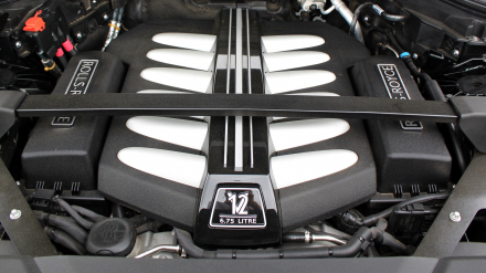 2019-Rolls-Royce-Cullinan-Review-23.jpg