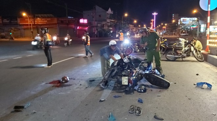 Tiền Giang: Chạy xe ngược chiều gây tai nạn làm 2 người nguy kịch
