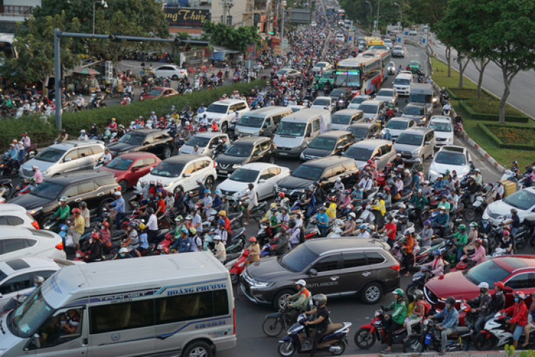 Khởi động lộ trình hạn chế xe cá nhân, thu phí ôtô vào trung tâm TP