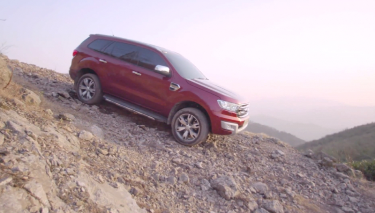 Ford tung video đầu tiên của Everest 2015