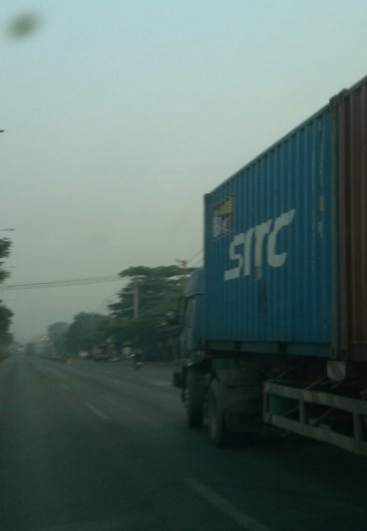 Có được dừng xe ăn sáng trên QL22 như vầy?
