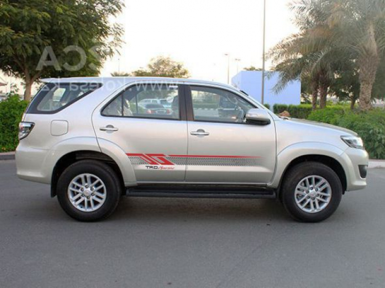 yaris 2014 còi độ tí đón tết yaris 2014 còi độ tí đón tết