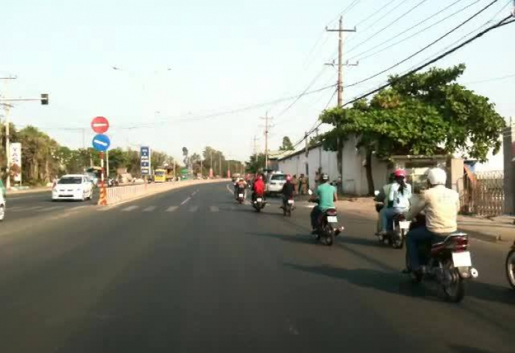 Biển báo phân làn mới (có thể là bẫy) ở đại lộ bình dương! Biển báo phân làn mới (có thể là bẫy) ở đại lộ bình dương!