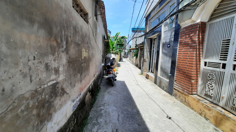 Bán nhà 4 tầng tại đường Thanh Lãm, Hà Đông. Hướng nhà Đông Nam, mặt tiền 4m. Đường trước nhà 3m