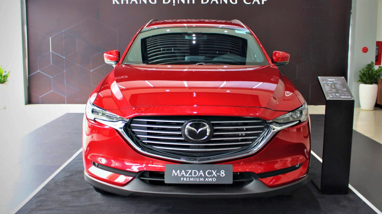 Mazda CX-8 giảm giá tới 200 triệu đồng, còn từ 999 triệu: Ngang giá SantaFe, CR-V