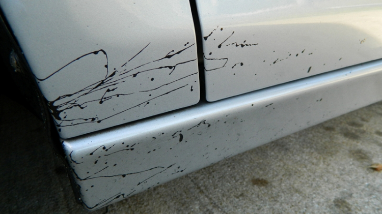 Cần vệ sinh sơn xe CR-V 2019 bị dính nhựa đường