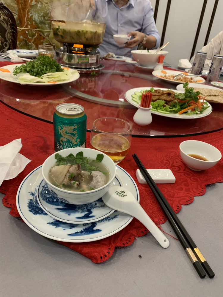 Bữa cơm hàng ngày của người Việt gốc Hoa ở Sg. Bữa cơm hàng ngày của người Việt gốc Hoa ở Sg.