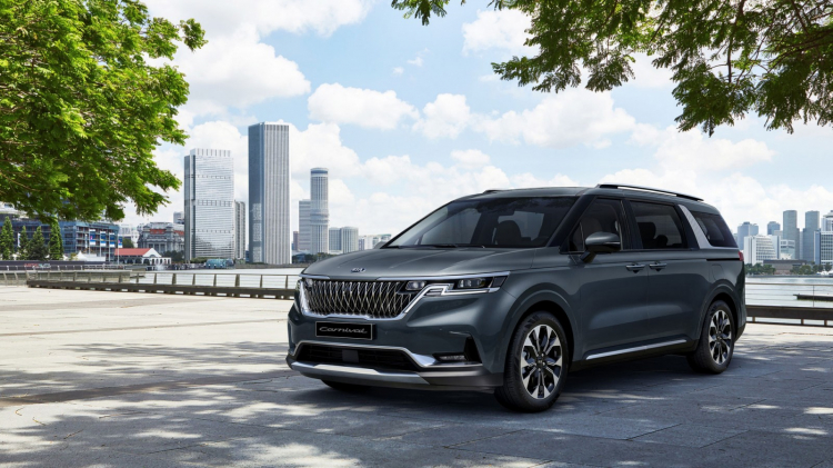 Kia Sedona 2021 lộ diện nội thất như xe sang Mercedes