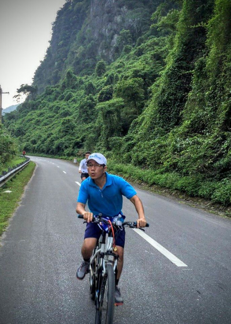 Mấy anh đi đường Trường Sơn bằng xe máy chưa? Mấy anh đi đường Trường Sơn bằng xe máy chưa?