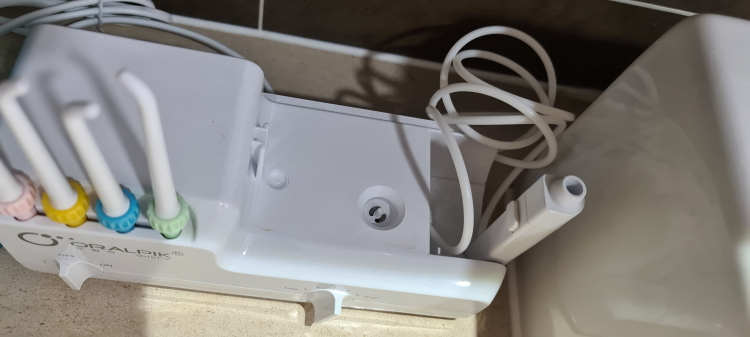Review máy tăm nước Oralpik xài sướng quá Review máy tăm nước Oralpik xài sướng quá