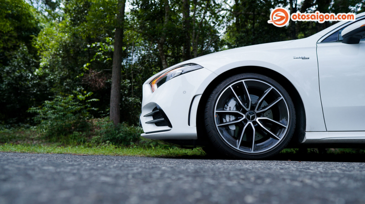 Đánh giá Mercedes-AMG A35 4MATIC: Sedan hiệu năng cao dành cho người trẻ Đánh giá Mercedes-AMG A35 4MATIC: Sedan hiệu năng cao dành cho người trẻ