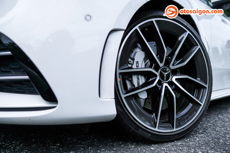 Đánh giá Mercedes-AMG A35 4MATIC: Sedan hiệu năng cao dành cho người trẻ Đánh giá Mercedes-AMG A35 4MATIC: Sedan hiệu năng cao dành cho người trẻ