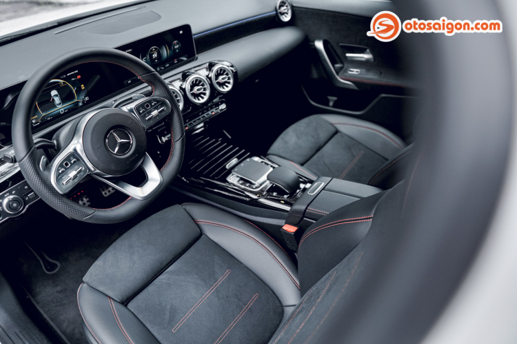 Đánh giá Mercedes-AMG A35 4MATIC: Sedan hiệu năng cao dành cho người trẻ Đánh giá Mercedes-AMG A35 4MATIC: Sedan hiệu năng cao dành cho người trẻ