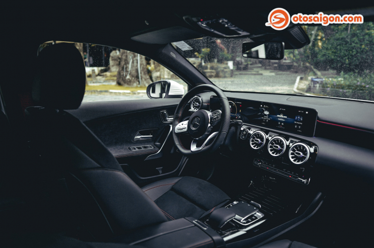 Đánh giá Mercedes-AMG A35 4MATIC: Sedan hiệu năng cao dành cho người trẻ Đánh giá Mercedes-AMG A35 4MATIC: Sedan hiệu năng cao dành cho người trẻ