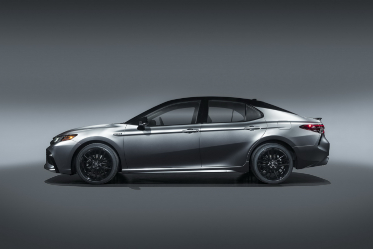 Toyota Camry 2021 chính thức ra mắt: nâng cấp trang bị và thiết kế, có cả AWD