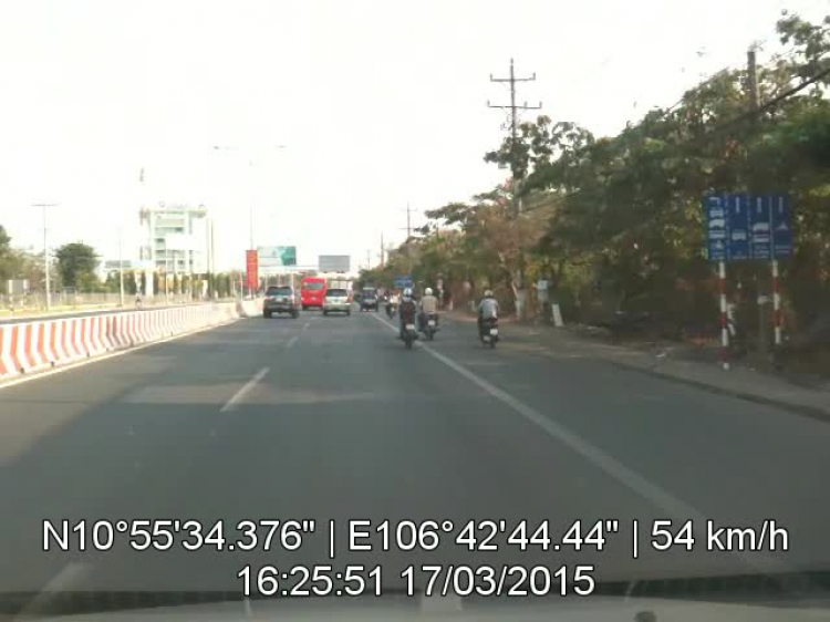 Biển báo phân làn mới (có thể là bẫy) ở đại lộ bình dương! Biển báo phân làn mới (có thể là bẫy) ở đại lộ bình dương!