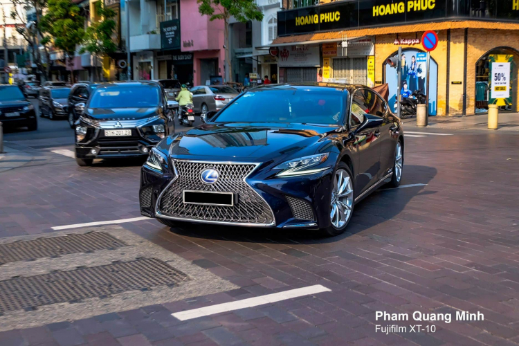 So sánh Lexus LS 2021 với đời cũ: Giữ cốt lõi, tăng độ sang trọng So sánh Lexus LS 2021 với đời cũ: Giữ cốt lõi, tăng độ sang trọng