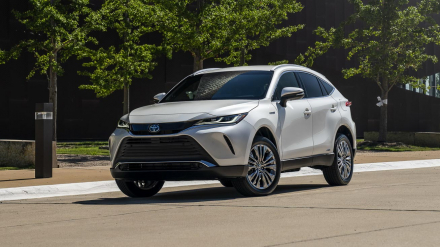 Otosaigon-2021_Toyota_Venza_17.jpg