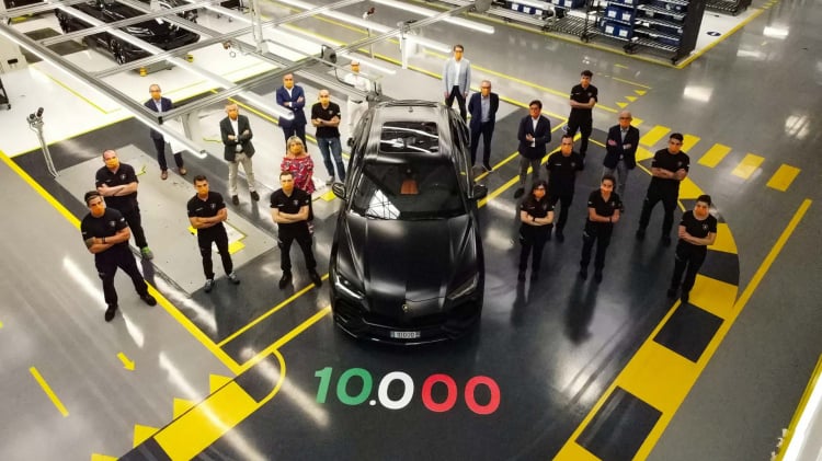 Lamborghini chạm mốc 10.000 siêu SUV Urus xuất xưởng chỉ sau 2 năm bán ra