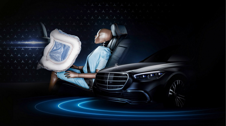 Mercedes S-Class 2021 là mẫu xe đầu tiên trang bị túi khí chữ U cho hàng ghế sau