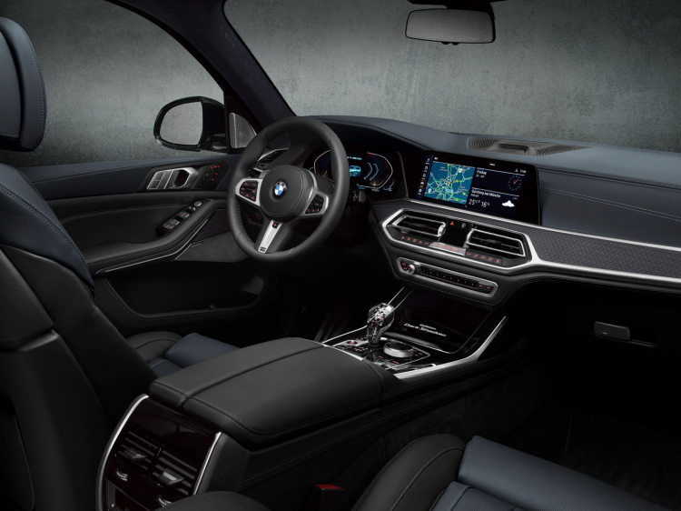 Ấn tượng trước vẻ đẹp đầy quyền lực của BMW X7 Dark Shadow Edition