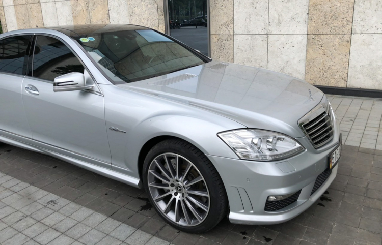 Mercedes-AMG S63 đời 2007 rao bán giá ngang Camry: ai dám "nhảy hố vôi" này?