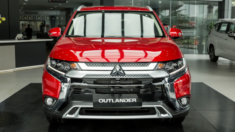 Mitsubishi Outlander bổ sung bản 2.4 4WD giá 1,058 tỷ đồng, đối đầu Honda CR-V 2020