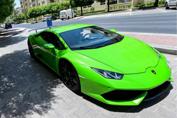 Đối mặt 70 năm tù vì lấy tiền vay cứu trợ COVID-19 mua siêu xe Lamborghini