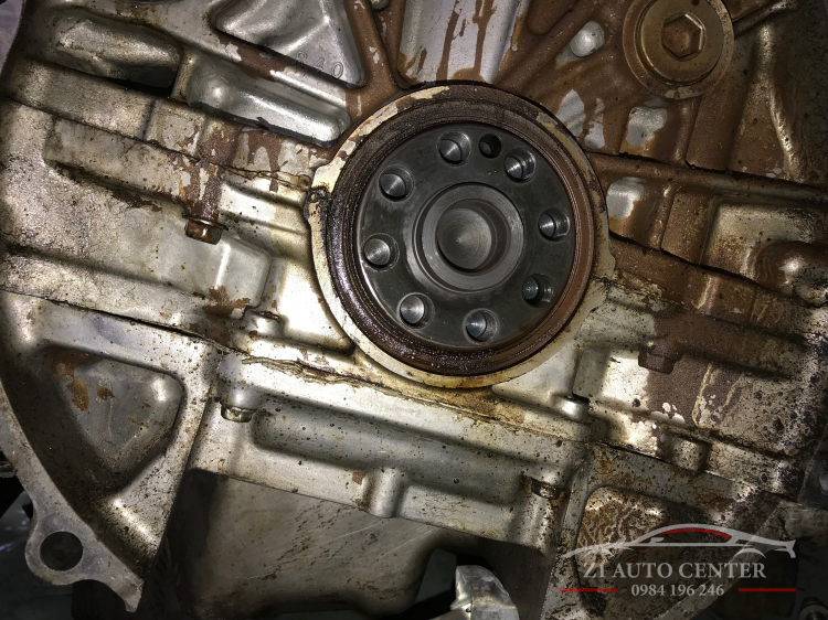 Xe bị xì phốt đuôi cốt máy + phốt hộp số mazda Cx5 Xe bị xì phốt đuôi cốt máy + phốt hộp số mazda Cx5