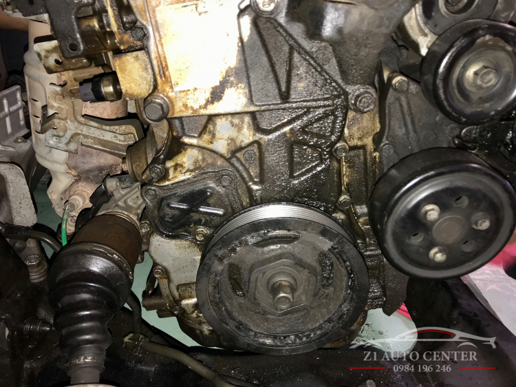 Xe bị xì phốt đuôi cốt máy + phốt hộp số mazda Cx5 Xe bị xì phốt đuôi cốt máy + phốt hộp số mazda Cx5
