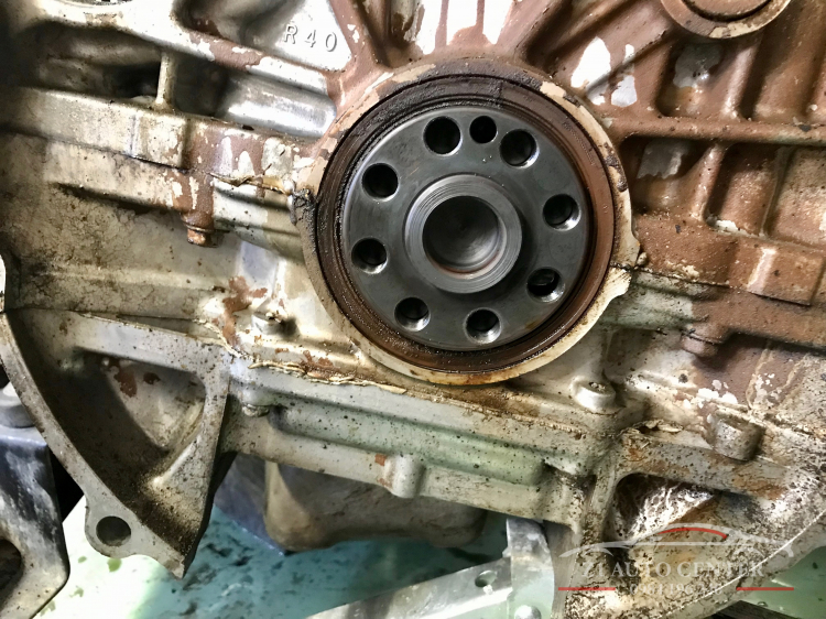 Xe bị xì phốt đuôi cốt máy + phốt hộp số mazda Cx5 Xe bị xì phốt đuôi cốt máy + phốt hộp số mazda Cx5