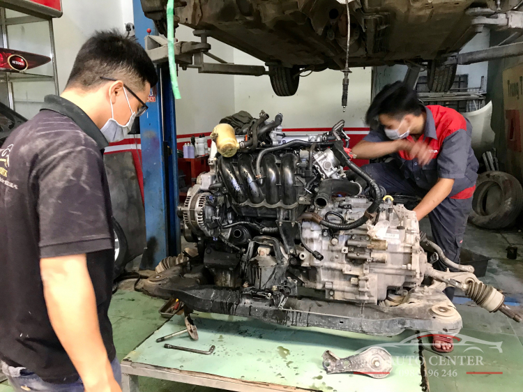 Xe bị xì phốt đuôi cốt máy + phốt hộp số mazda Cx5 Xe bị xì phốt đuôi cốt máy + phốt hộp số mazda Cx5