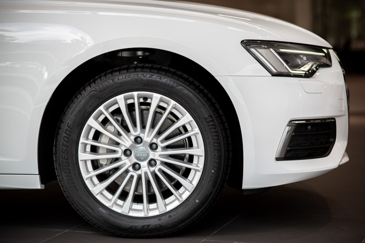 Cận cảnh Audi A6 2020 sắp đến tay khách hàng Việt: Đối trọng của Mercedes E-Class Cận cảnh Audi A6 2020 sắp đến tay khách hàng Việt: Đối trọng của Mercedes E-Class