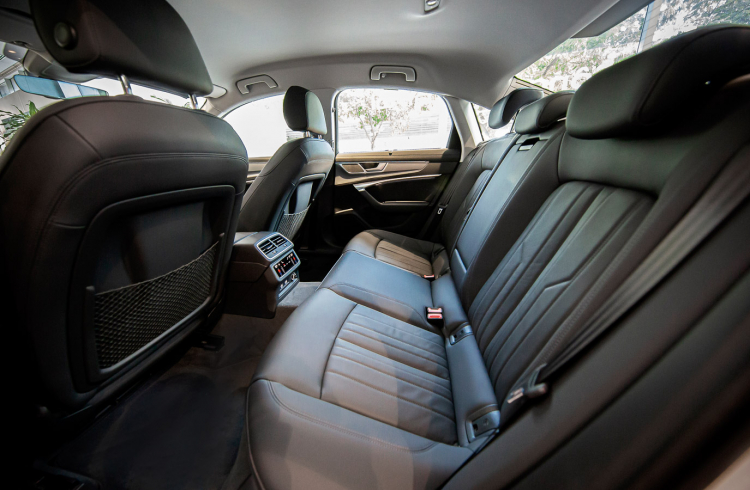 Cận cảnh Audi A6 2020 sắp đến tay khách hàng Việt: Đối trọng của Mercedes E-Class Cận cảnh Audi A6 2020 sắp đến tay khách hàng Việt: Đối trọng của Mercedes E-Class