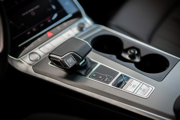 Cận cảnh Audi A6 2020 sắp đến tay khách hàng Việt: Đối trọng của Mercedes E-Class Cận cảnh Audi A6 2020 sắp đến tay khách hàng Việt: Đối trọng của Mercedes E-Class