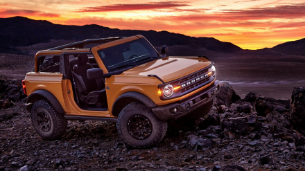 2021-Ford-Bronco-01.jpg