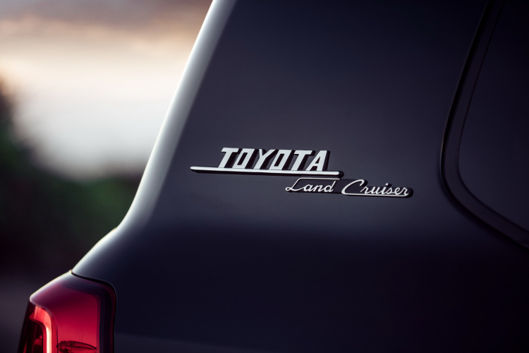 Toyota Land Cruiser Heritage Edition 2021 có thêm hàng ghế thứ 3, giá từ 87.900 USD