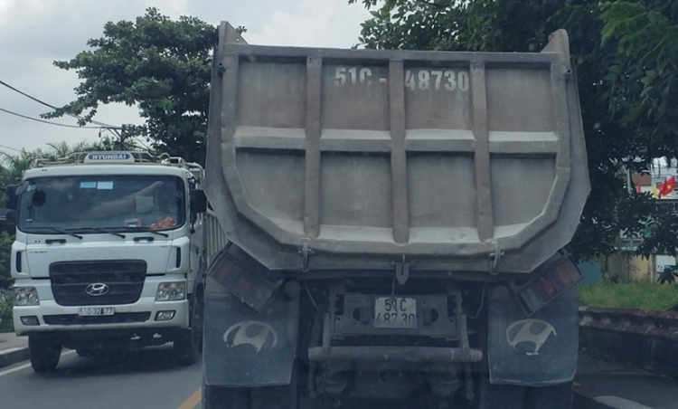 Xe tải, xe ben... phóng bạt mạng vào giờ cấm Xe tải, xe ben... phóng bạt mạng vào giờ cấm