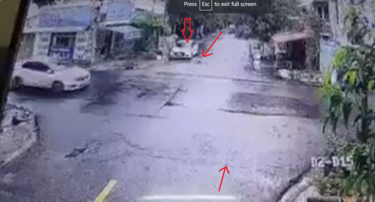 Xe hơi và xe máy va chạm ngay ngã tư: Ai Đúng Ai Sai ? Xe hơi và xe máy va chạm ngay ngã tư: Ai Đúng Ai Sai ?