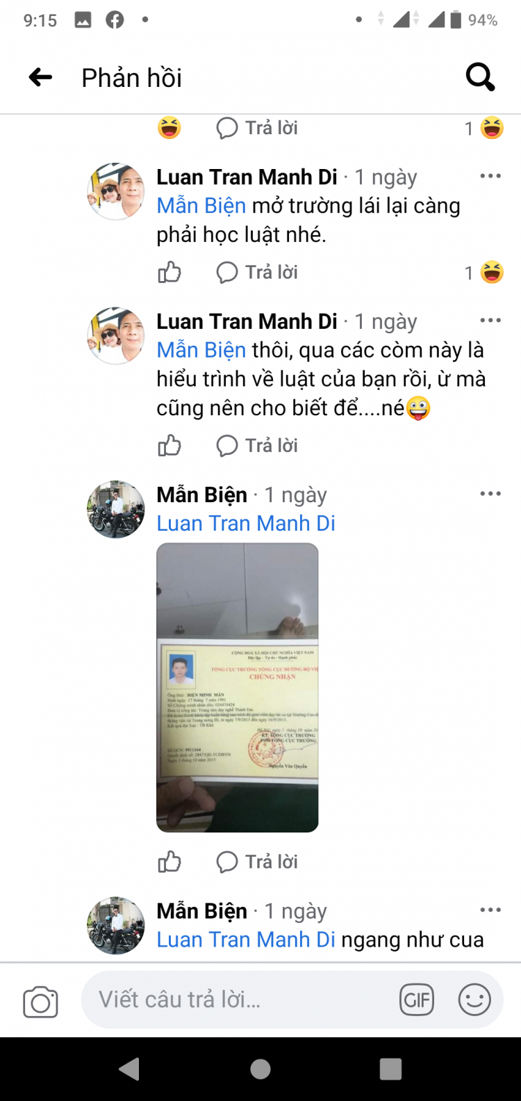 Xe hơi và xe máy va chạm ngay ngã tư: Ai Đúng Ai Sai ?