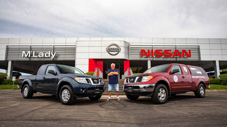 Chủ xe Nissan Frontier đi hơn 1,6 triệu km được tặng xe mới để cảm ơn