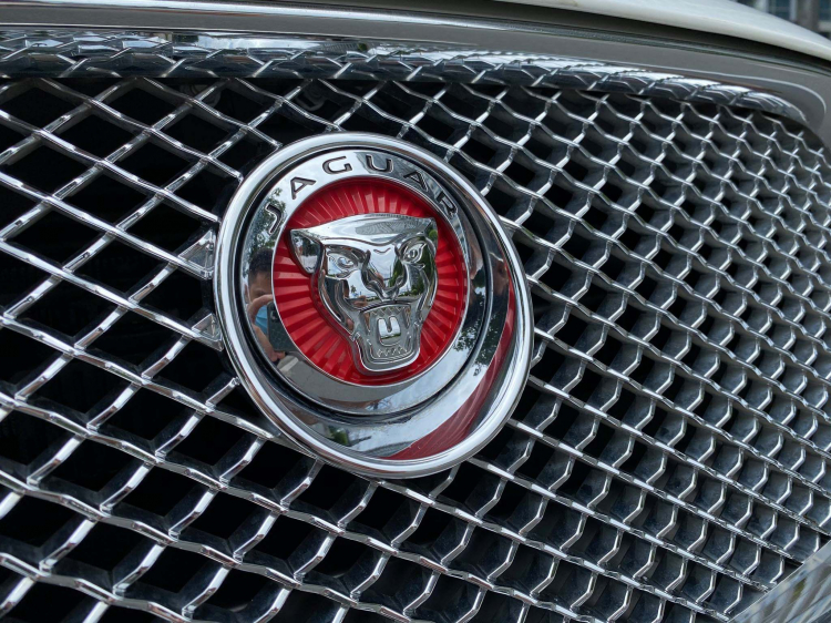 Xe sang Jaguar XF “mất giá” hơn một nửa sau 5 năm sử dụng