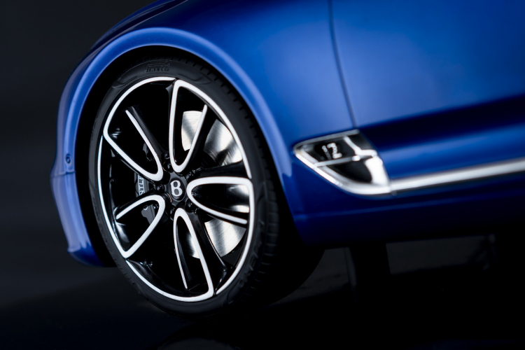 Mô hình tĩnh của Bentley Continental GT mất 300 giờ để hoàn thành, có giá hơn 200 triệu đồng