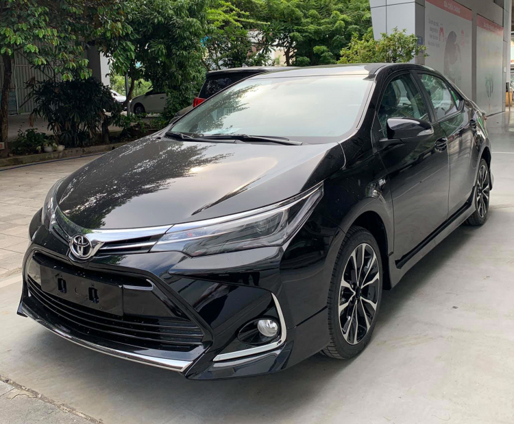 Cận cảnh Toyota Corolla Altis 2020 vừa về đại lý: Bản 1.8G CVT cao cấp giá 763 triệu đồng