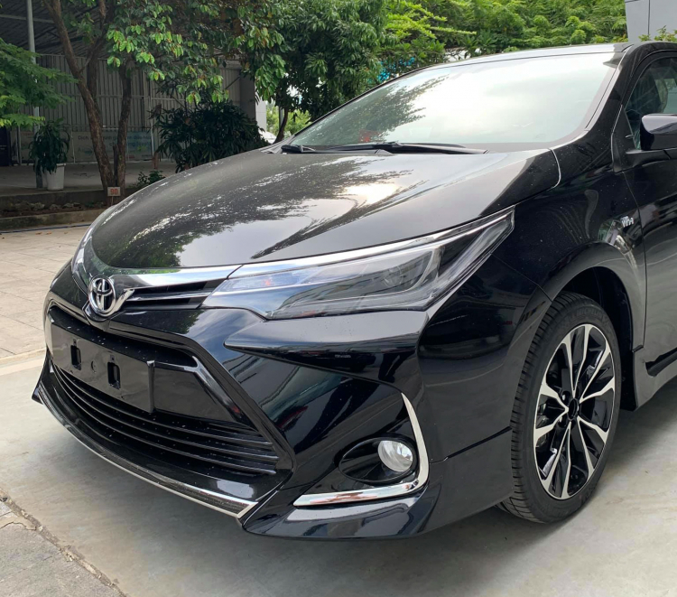 Cận cảnh Toyota Corolla Altis 2020 vừa về đại lý: Bản 1.8G CVT cao cấp giá 763 triệu đồng