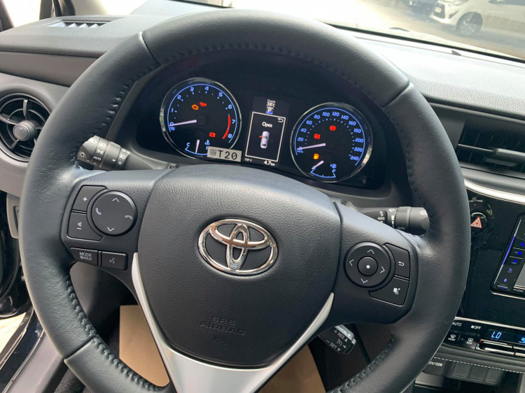 Cận cảnh Toyota Corolla Altis 2020 vừa về đại lý: Bản 1.8G CVT cao cấp giá 763 triệu đồng