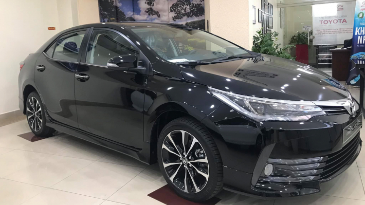 Đại lý Toyota “xả hàng” Corolla Altis 2.0V Sport giảm giá gần 200 triệu đồng