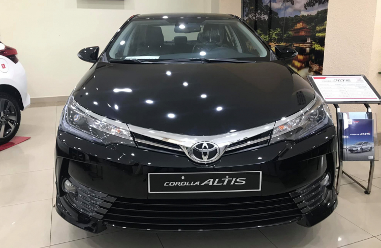 Đại lý Toyota “xả hàng” Corolla Altis 2.0V Sport giảm giá gần 200 triệu đồng