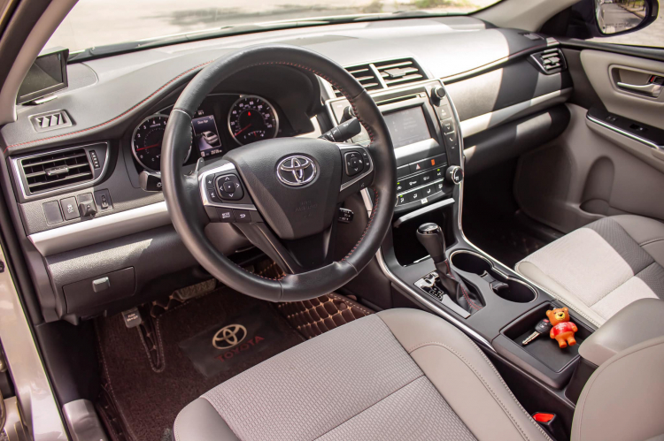 Nghịch lý xe cũ Toyota Camry 2015 nhập Mỹ vẫn có giá cao hơn Camry 2020 đập hộp