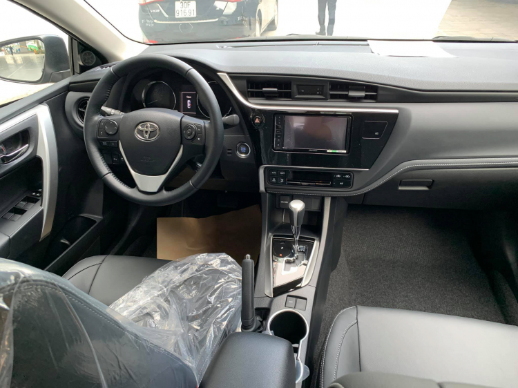 Cận cảnh Toyota Corolla Altis 2020 vừa về đại lý: Bản 1.8G CVT cao cấp giá 763 triệu đồng